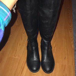 Im selling my high boots
